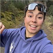 Estudiante universitatia empática, nativa francesa, con ganas de enseñar i compartir la lengua.